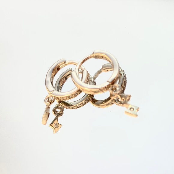 Ear Huggies - Picture 1 of 1